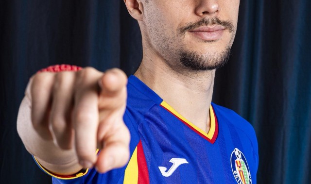 hth在线官网-阿斯赞赫塔费新援：沙巴茨之狼、征服者、混乱艺术家、金左脚