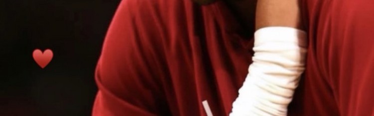 时间无法抚平思念！#科比大女儿发文缅怀#话题登上微博热搜第一位